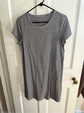 Vineyard Vines Black & White Striped Short Sleeve Tunic